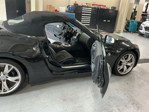 Used 2012 Nissan 370Z Touring w/ Sport Pkg RWD image 12