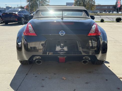 Used 2017 Nissan 370Z Touring image 6