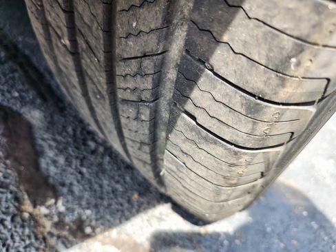 Used 2010 Buick Lucerne CXL image 21