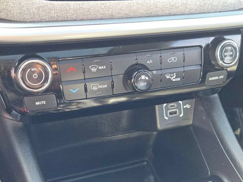 Used 2022 Jeep Compass Latitude w/ Sun and Sound Group AWD/4WD image 29