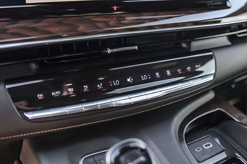 Used 2022 Cadillac Escalade Sport Platinum AWD/4WD image 35