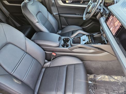 Certified 2024 Porsche Cayenne S image 15