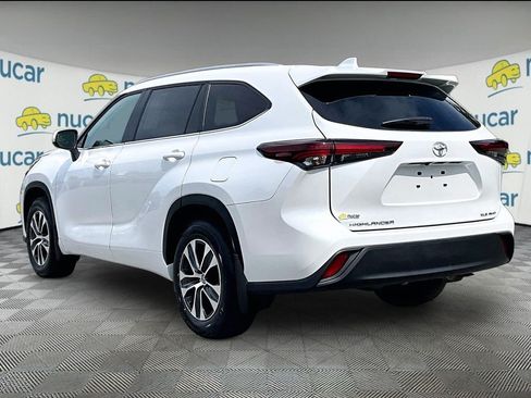 Certified 2026 Toyota Highlander XLE AWD/4WD image 4