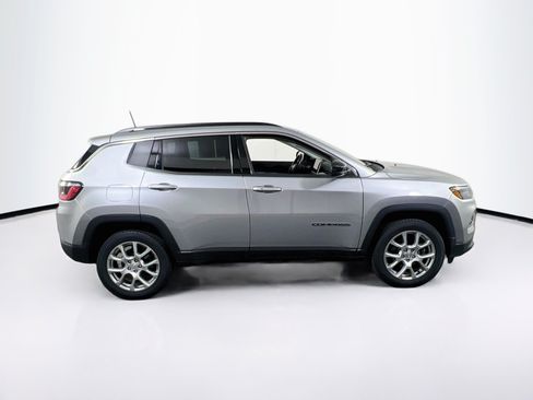 Used 2022 Jeep Compass Latitude AWD/4WD image 4