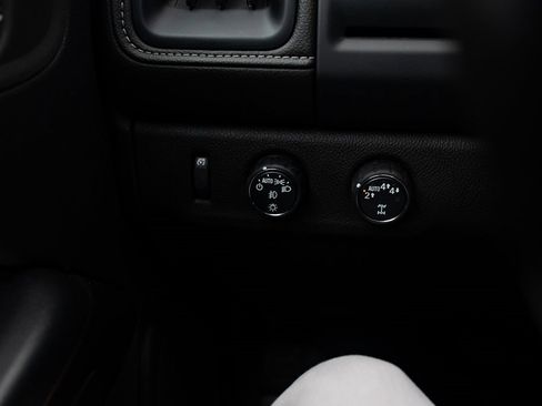 Used 2022 GMC Canyon Elevation image 13