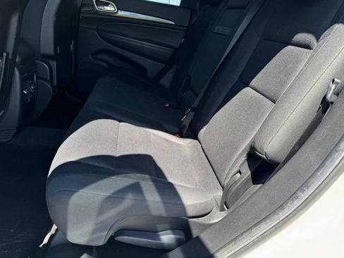 Used 2012 Jeep Grand Cherokee Laredo w/ Laredo E Group AWD/4WD image 7