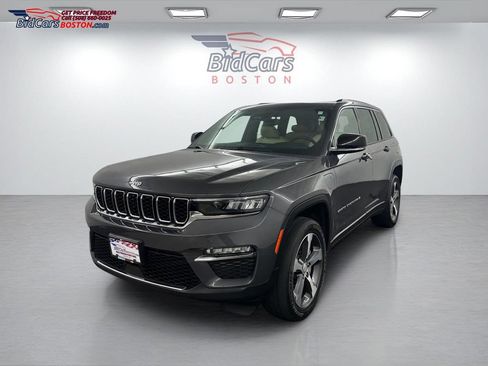 Used 2023 Jeep Grand Cherokee 4WD 4xe image 1