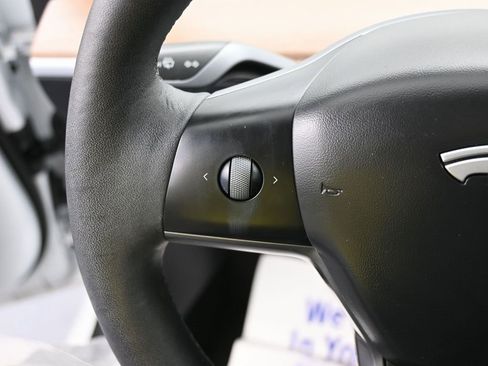 Used 2023 Tesla Model 3 Standard Range image 18