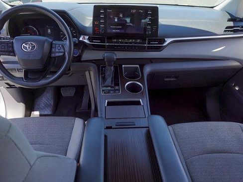Certified 2023 Toyota Sienna LE FWD image 26