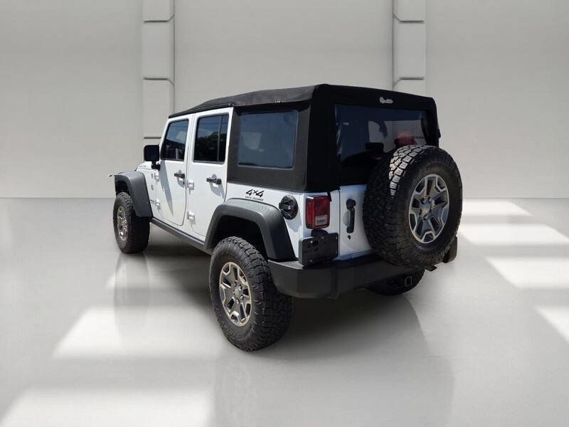 Used 2015 Jeep Wrangler Unlimited Rubicon w/ Connectivity Group AWD/4WD image 3