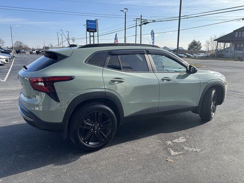 Used 2025 Chevrolet Trax ACTIV w/ Driver Confidence Package image 3