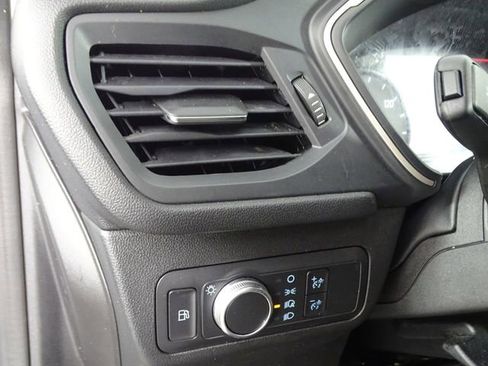 Used 2022 Ford Escape SE image 18