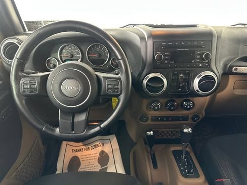 Used 2015 Jeep Wrangler Unlimited Sahara w/ Connectivity Group AWD/4WD image 15