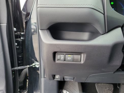 Used 2025 Toyota RAV4 XLE image 20