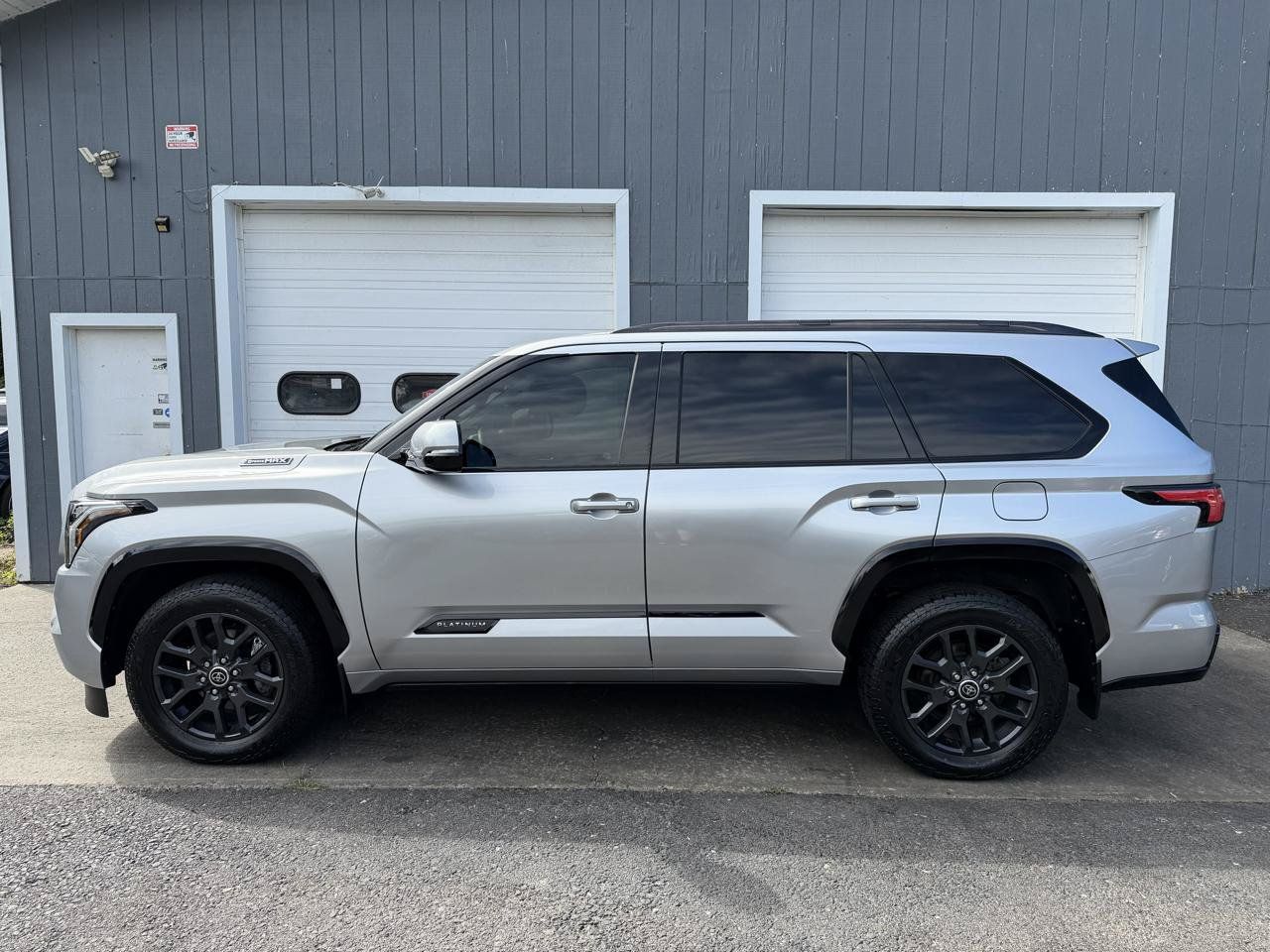 Used 2023 Toyota Sequoia Platinum AWD/4WD image 7
