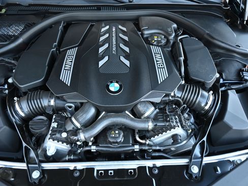 Used 2025 BMW M850i xDrive M850i image 25