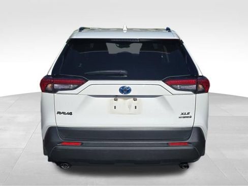 Used 2021 Toyota RAV4 XLE w/ Convenience Package AWD/4WD image 4