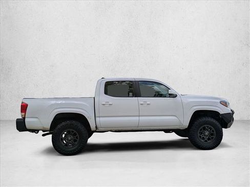 Used 2016 Toyota Tacoma SR w/ Towing Package AWD/4WD image 4