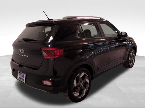 Used 2024 Hyundai Venue SEL image 5