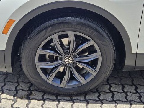 Certified 2023 Volkswagen Tiguan SE FWD image 10