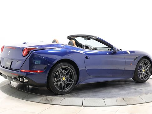 Used 2017 Ferrari California T image 6