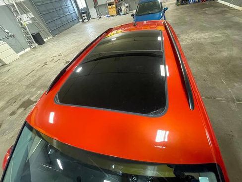 Used 2019 Volkswagen Tiguan SE w/ Panoramic Sunroof Package image 12