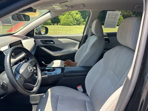 Certified 2025 Nissan Rogue SV FWD image 11