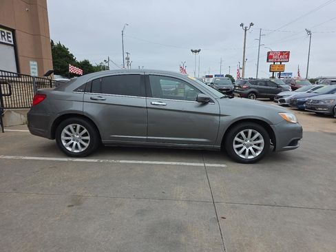 Used 2013 Chrysler 200 Touring FWD image 4