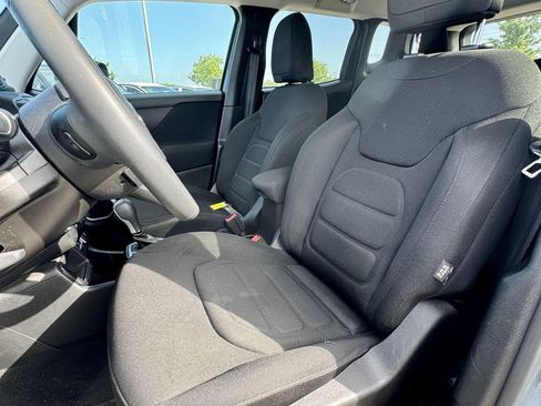 Used 2018 Jeep Renegade Latitude w/ Popular Equipment Group FWD image 17