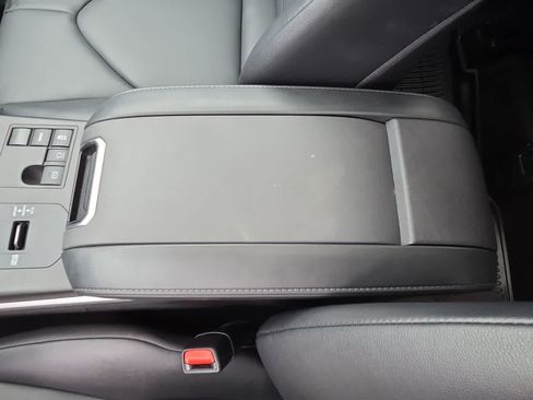 Certified 2024 Toyota Highlander XLE FWD image 19