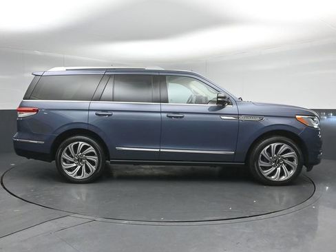 Certified 2023 Lincoln Navigator Reserve AWD/4WD image 8