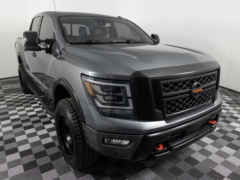 Used 2021 Nissan Titan PRO-4X w/ Pro-4x Convenience Package image 10