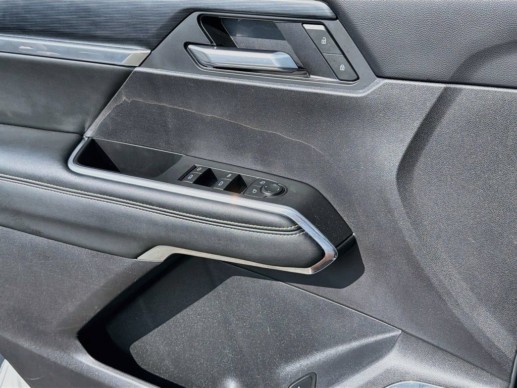 Used 2025 GMC Acadia Elevation FWD image 28