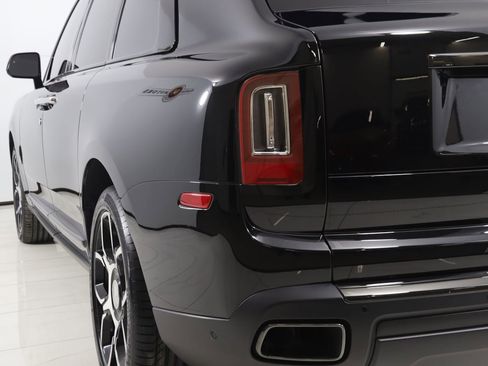 Used 2024 Rolls-Royce Cullinan Black Badge image 41
