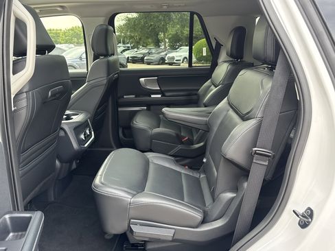 Used 2025 Ford Expedition Platinum image 3