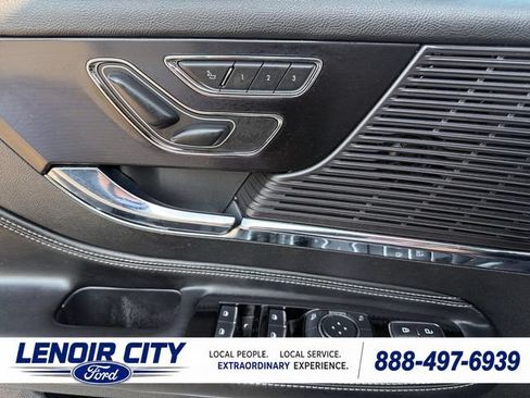 Used 2022 Lincoln Corsair AWD w/ Premium Package image 18