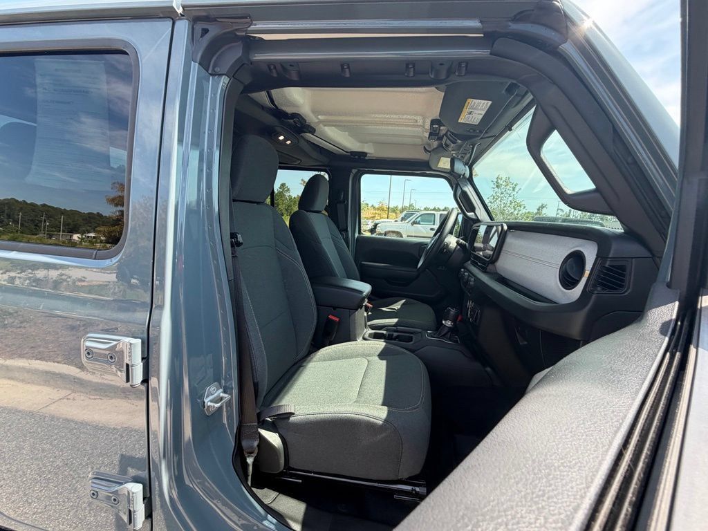 Certified 2024 Jeep Gladiator Sport AWD/4WD image 44