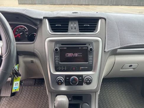 Used 2014 GMC Acadia SLE image 17