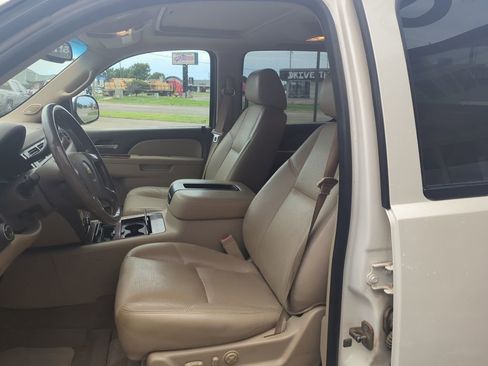 Used 2013 Chevrolet Avalanche LTZ AWD/4WD image 22