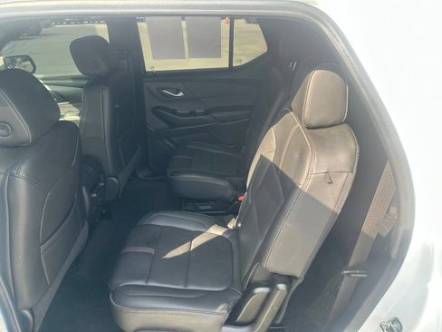 Used 2022 Chevrolet Traverse RS FWD image 28