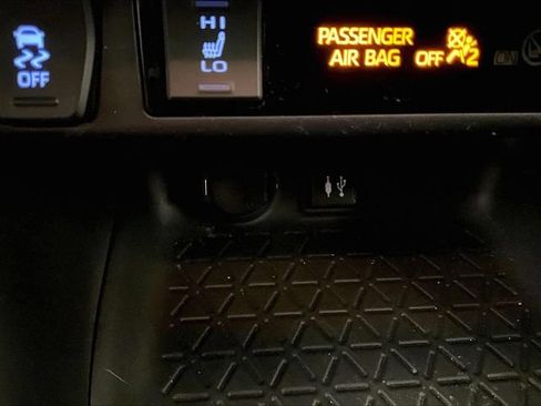 Used 2019 Toyota RAV4 XLE w/ Convenience Package AWD/4WD image 32