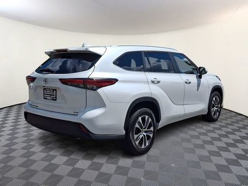 Used 2023 Toyota Highlander XLE FWD image 7