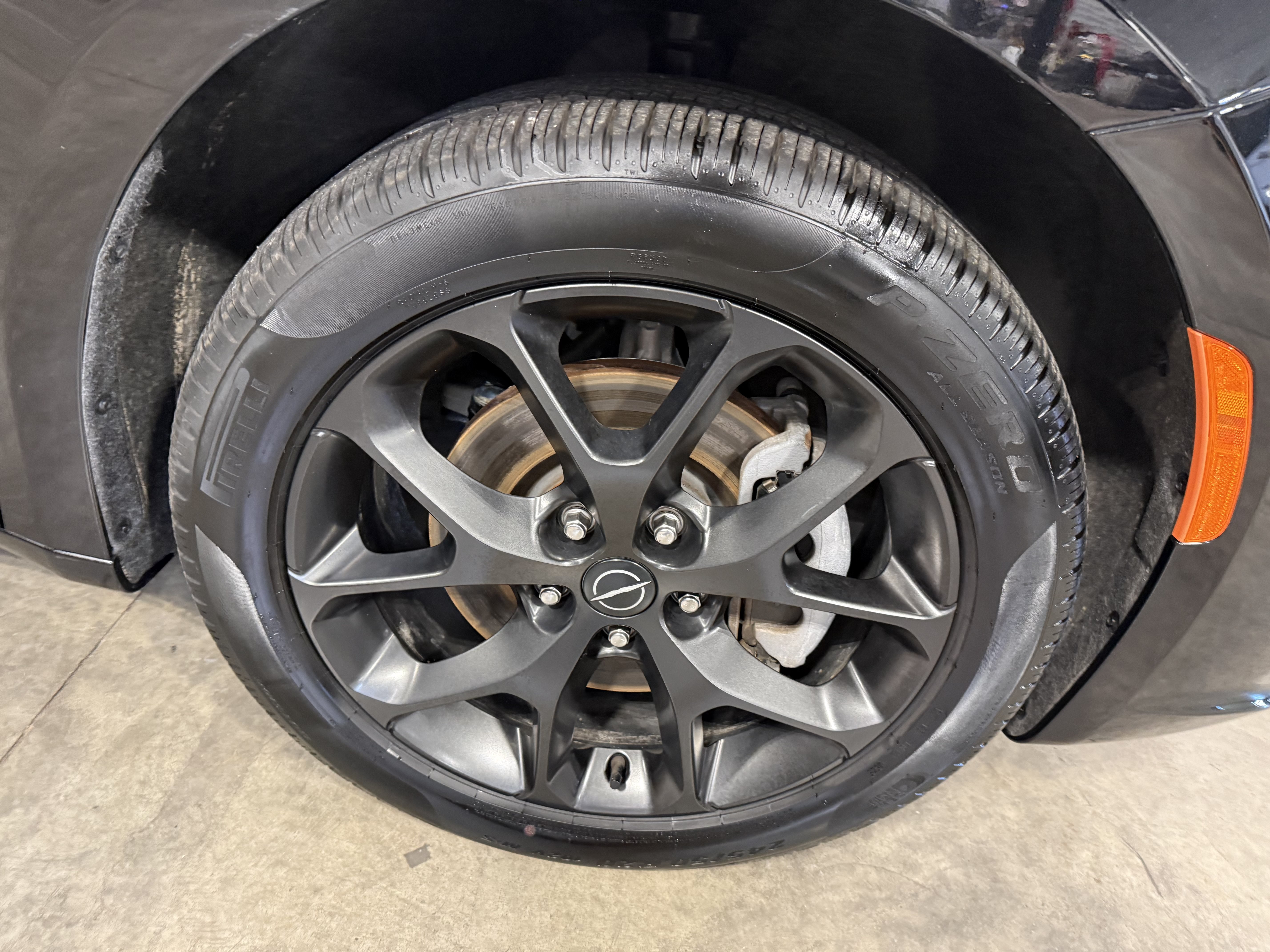 Certified 2025 Chrysler Pacifica Limited AWD/4WD image 4
