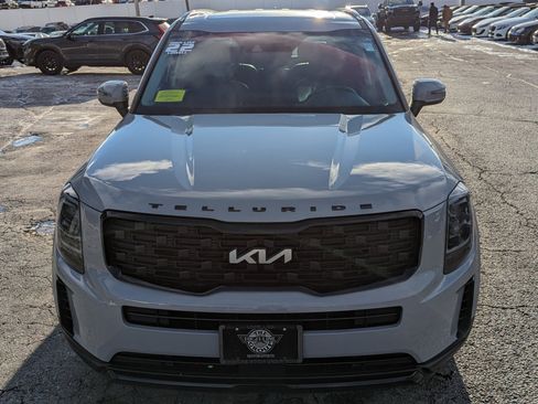 Used 2022 Kia Telluride EX w/ EX Premium Package image 3