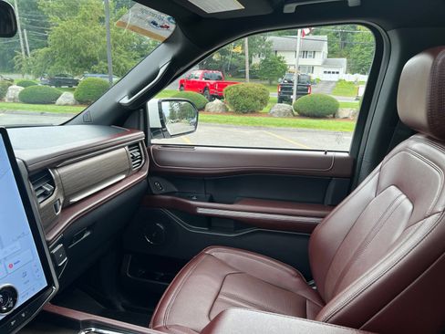 Used 2024 Ford Expedition Limited AWD/4WD image 42