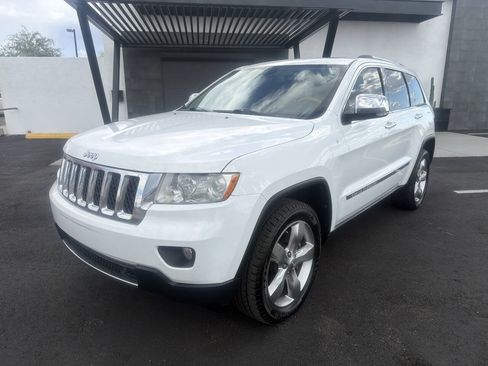 Used 2013 Jeep Grand Cherokee Overland AWD/4WD image 2