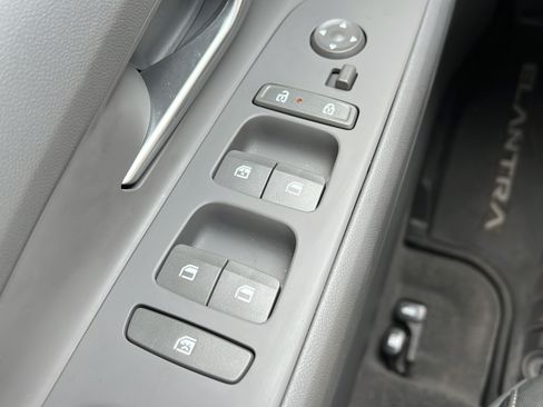 Certified 2025 Hyundai Elantra SEL FWD image 19