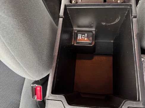 Used 2004 Mitsubishi Galant ES image 24