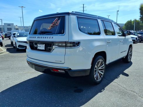Used 2023 Jeep Grand Wagoneer Series III AWD/4WD image 2