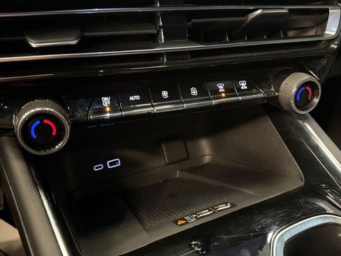 Used 2024 Chevrolet Traverse Z71 w/ Enhanced Driving Package image 15